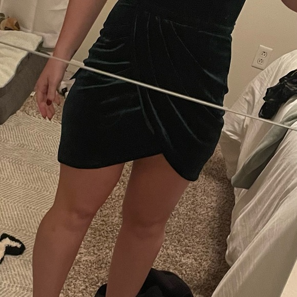 Green velvet mini dress - Picture 2 of 2